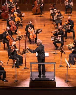 Cleveland Orchestra: Franz Welser-Most - Strauss & Shostakovich