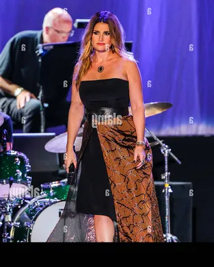 Idina Menzel Cuyahoga Falls